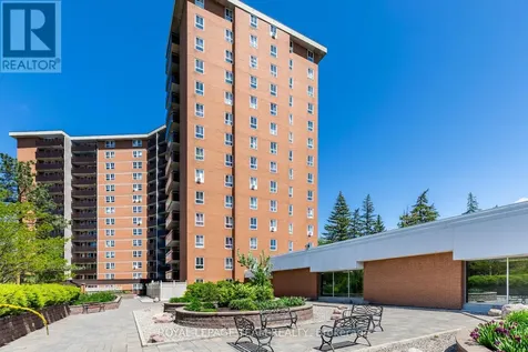 2020 Jasmine Crescent Ottawa ON K1J 8K5