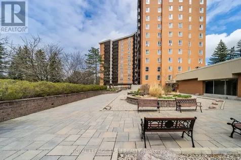 2020 Jasmine Crescent Ottawa ON K1J 8K5