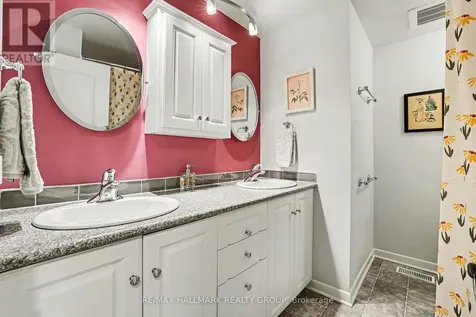 33 Newbury Avenue Ottawa ON K2E 6K7