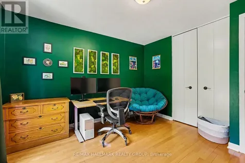 33 Newbury Avenue Ottawa ON K2E 6K7