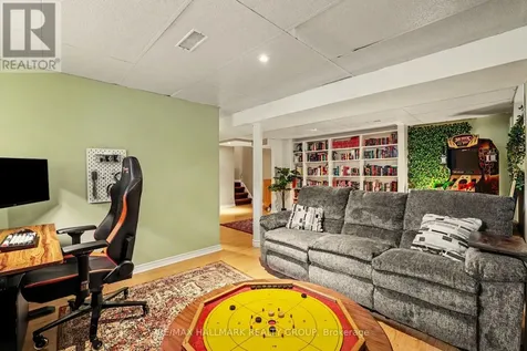 33 Newbury Avenue Ottawa ON K2E 6K7