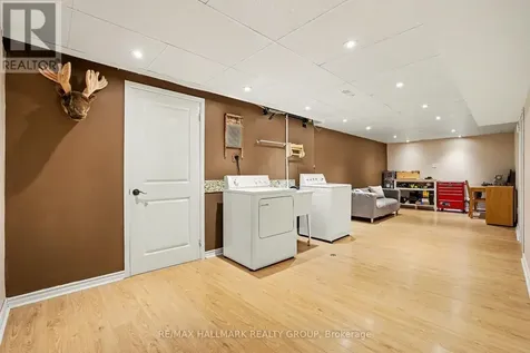 33 Newbury Avenue Ottawa ON K2E 6K7