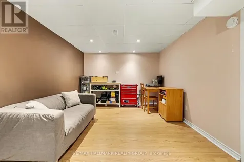 33 Newbury Avenue Ottawa ON K2E 6K7