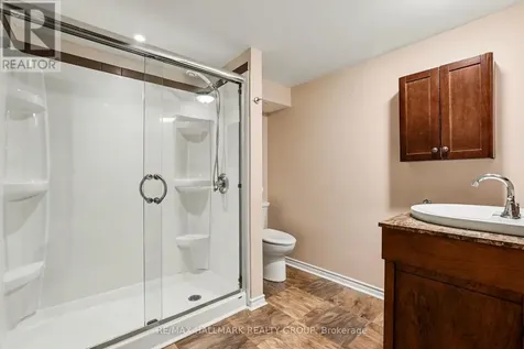 33 Newbury Avenue Ottawa ON K2E 6K7