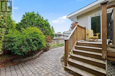33 Newbury Avenue Ottawa ON K2E 6K7