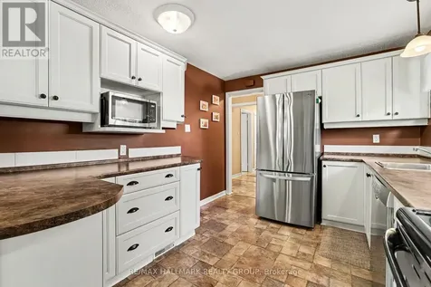 33 Newbury Avenue Ottawa ON K2E 6K7