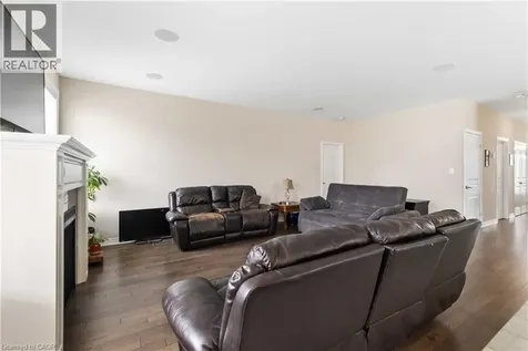 9 Efthemio Court Smithville ON L0R 2A0