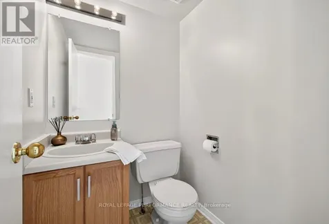 38 Burlington Crescent Ottawa ON K1T 3K6