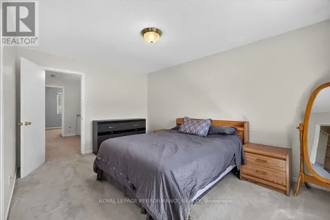 38 Burlington Crescent Ottawa ON K1T 3K6