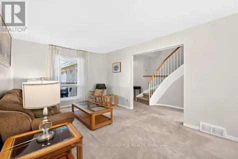 38 Burlington Crescent Ottawa ON K1T 3K6