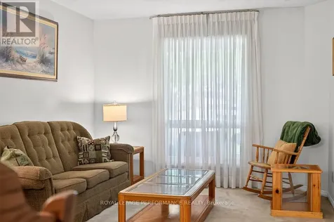 38 Burlington Crescent Ottawa ON K1T 3K6