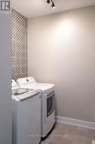2928 Ahearn Avenue Ottawa ON K2B 6Z9