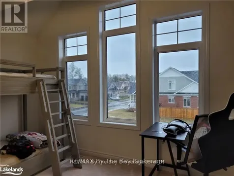 3 Bianca Crescent Wasaga Beach ON L9Z 1P6