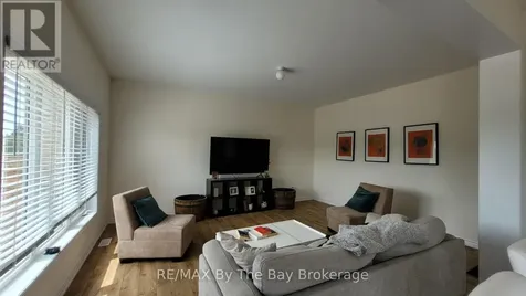 3 Bianca Crescent Wasaga Beach ON L9Z 1P6
