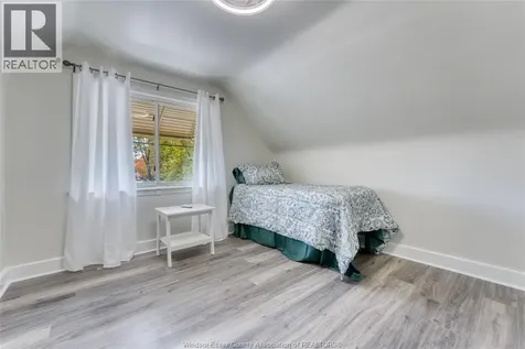 994 Edward Avenue Windsor ON N8S 2Z8