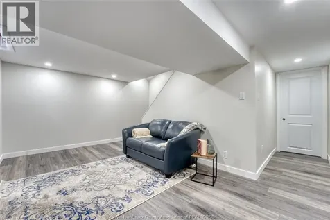 994 Edward Avenue Windsor ON N8S 2Z8