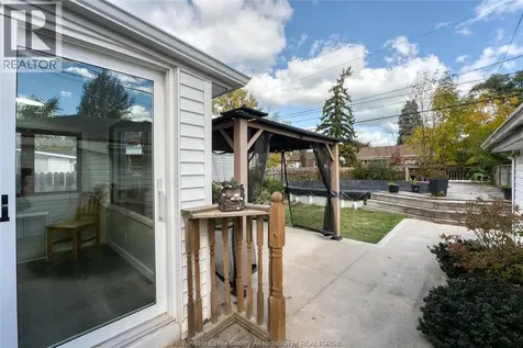 994 Edward Avenue Windsor ON N8S 2Z8