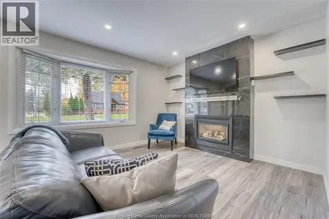 994 Edward Avenue Windsor ON N8S 2Z8