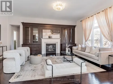 69 Morland Crescent Aurora ON L4G 7Z2