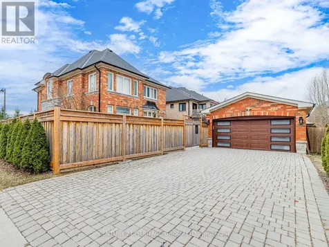 69 Morland Crescent Aurora ON L4G 7Z2