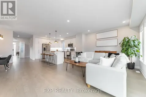 616 Moonflower Crescent Ottawa ON K1T 0X8