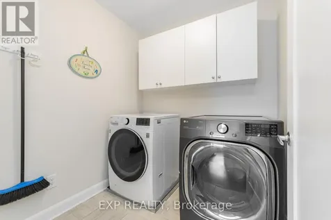 616 Moonflower Crescent Ottawa ON K1T 0X8