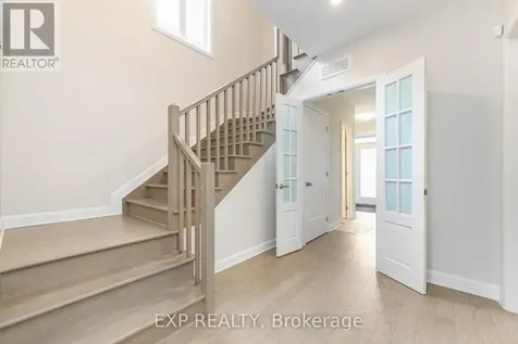 616 Moonflower Crescent Ottawa ON K1T 0X8
