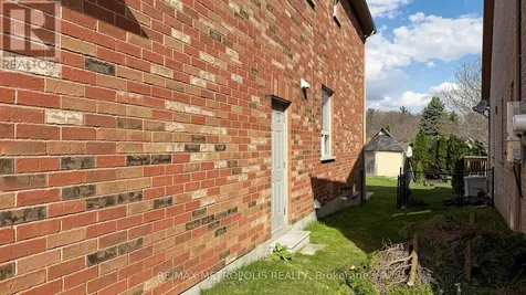 183 Valmont Court Hamilton (ancaster) ON L9G 5A1
