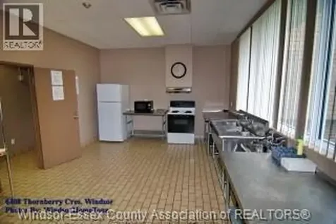 6266 Thornberry Crescent Windsor ON N8T 3A3