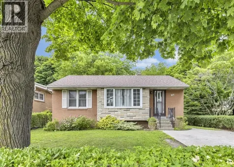 1158 Dot Avenue Windsor ON N9C 3J1