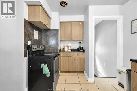 1158 Dot Avenue Windsor ON N9C 3J1