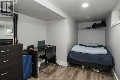 1158 Dot Avenue Windsor ON N9C 3J1