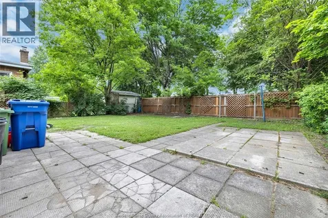 1158 Dot Avenue Windsor ON N9C 3J1
