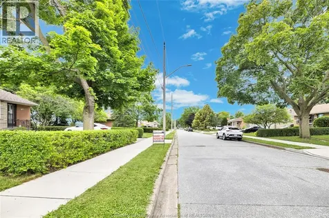1158 Dot Avenue Windsor ON N9C 3J1