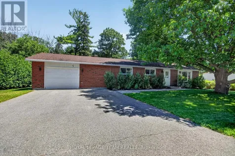 5 Caribou Avenue Ottawa ON K2S 1M5