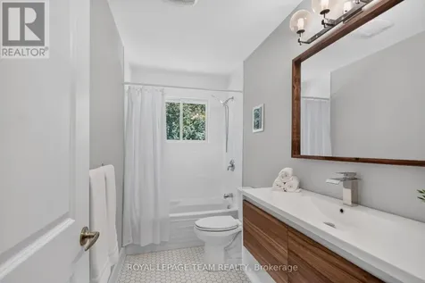 5 Caribou Avenue Ottawa ON K2S 1M5