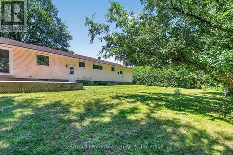 5 Caribou Avenue Ottawa ON K2S 1M5