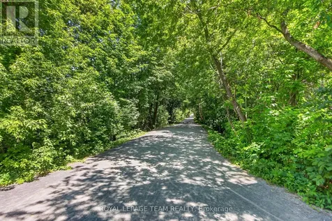 5 Caribou Avenue Ottawa ON K2S 1M5