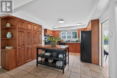 1038 Arnot Road Ottawa ON K2C 0H4