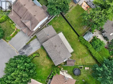 1038 Arnot Road Ottawa ON K2C 0H4