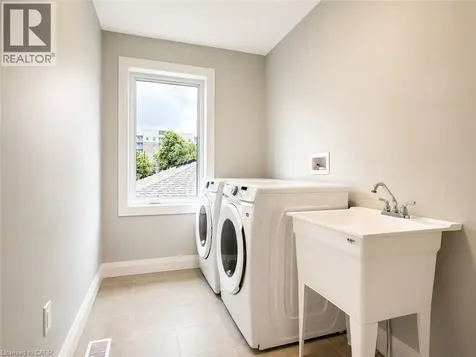 22 Alpine Avenue Stoney Creek ON L9A 1A5
