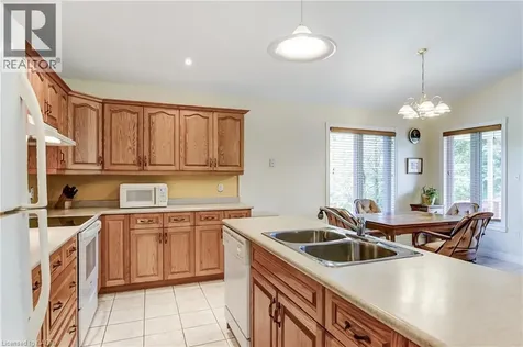 25 Bates Lane Dunnville ON N1A 2W8