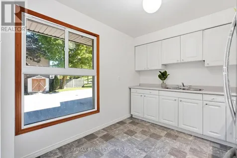 15 Green Valley Drive Kitchener ON N2P 1K7