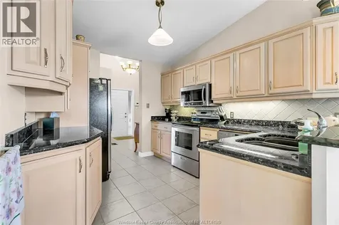1385 Imperial Crescent Windsor ON N9G 2T6