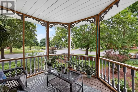 27 Testa Road Uxbridge ON L9P 1M2