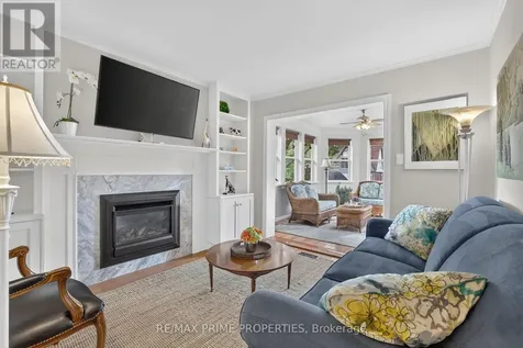 27 Testa Road Uxbridge ON L9P 1M2