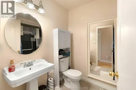 1132 Settlers Street Windsor ON N9G 2W7