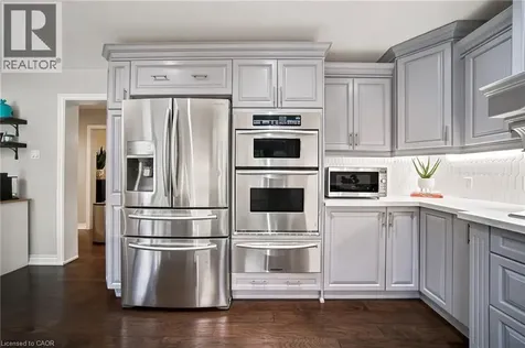 1393 Peerless Court Oakville ON L6H 3A4