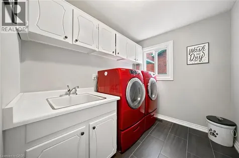 1393 Peerless Court Oakville ON L6H 3A4