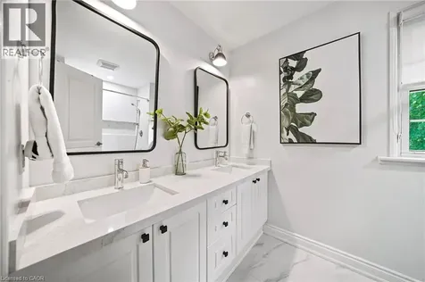 1393 Peerless Court Oakville ON L6H 3A4